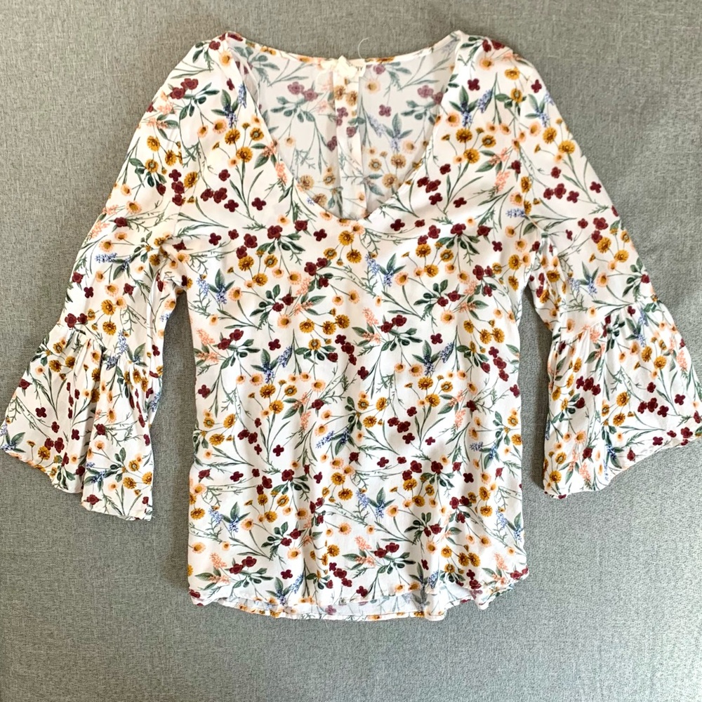 ARTISIAN NY | Floral Boho Bell Sleeve Blouse; Women’s Size S